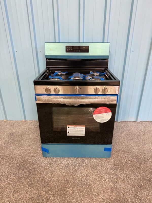 Frigidaire 30 in 5 Burner Freestanding Gas Range in Stainless Steel with Quick Boil and Steam Clean