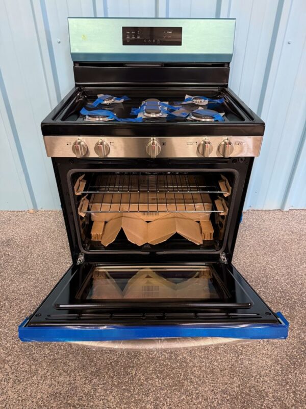 Frigidaire 30 in 5 Burner Freestanding Gas Range in Stainless Steel with Quick Boil and Steam Clean - Image 3