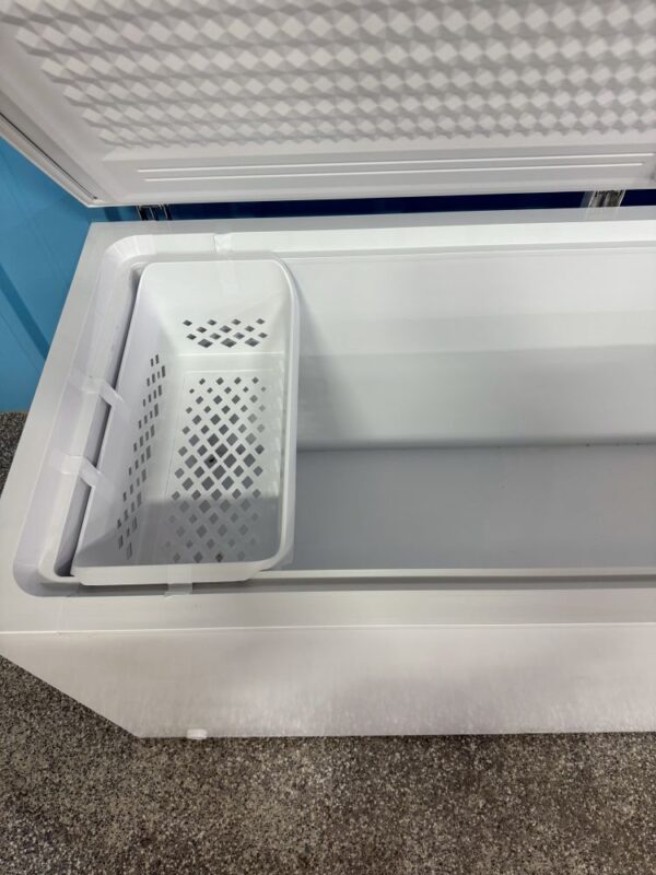 Frigidaire 83 Inch Chest Freezer with 24.8 Cu. Ft. Capacity - Image 2
