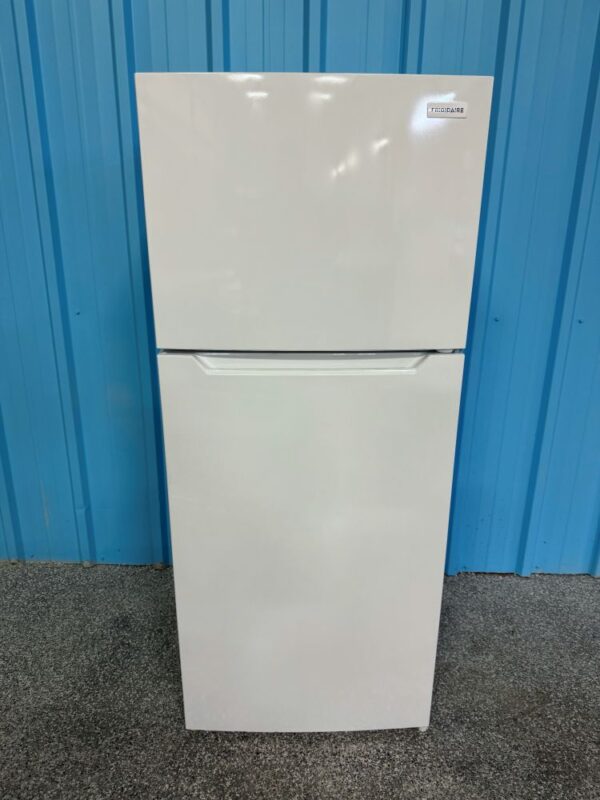 Frigidaire 28 Inch Top Freezer Refrigerator with 17.6 Cu. Ft. Total Capacity