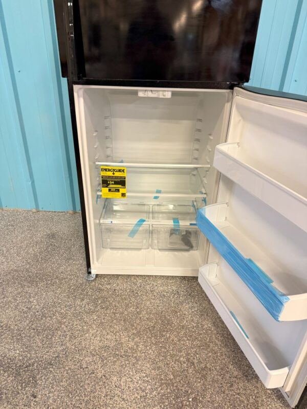 Frigidaire 30 Inch Freestanding Top Freezer Refrigerator with 20 cu. ft. Capacity - Image 3