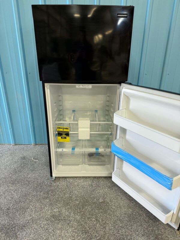 Frigidaire 30 Inch Top Freezer Refrigerator with 18.3 Cu. Ft. Capacity - Image 3