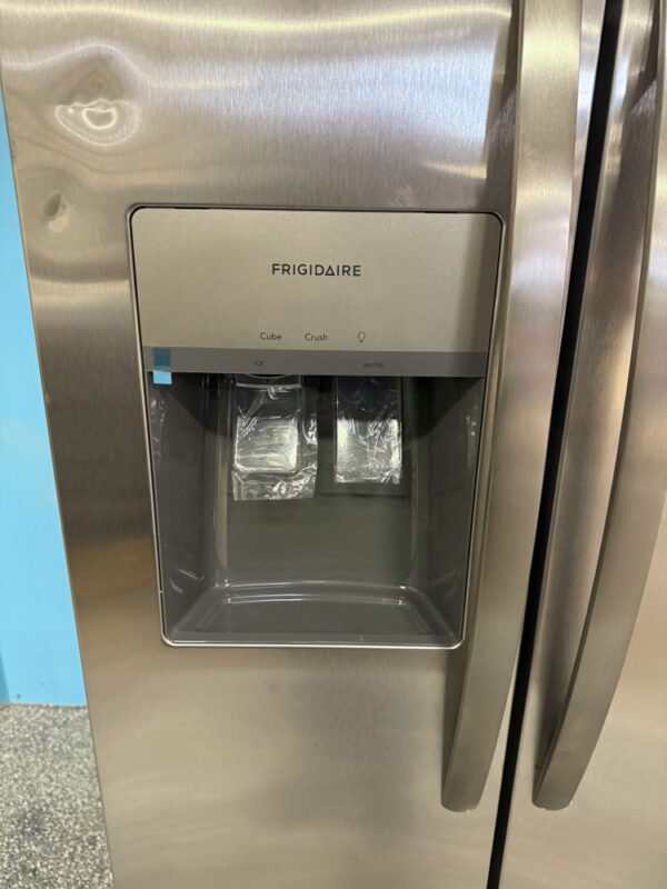 Frigidaire 33 Inch Freestanding Side by Side Refrigerator with 22.3 Cu. Ft. Total Capacity - Image 3