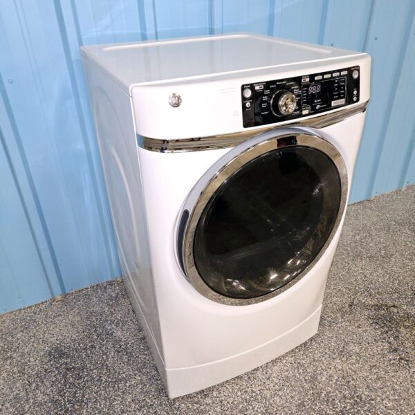 GE® 8.3 cu. ft. Capacity RightHeight™ Front Load Electric ENERGY STAR® Dryer with Steam - Image 3